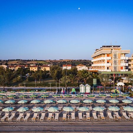 Una Hotels Imperial Beach Hotel マロッタ エクステリア 写真