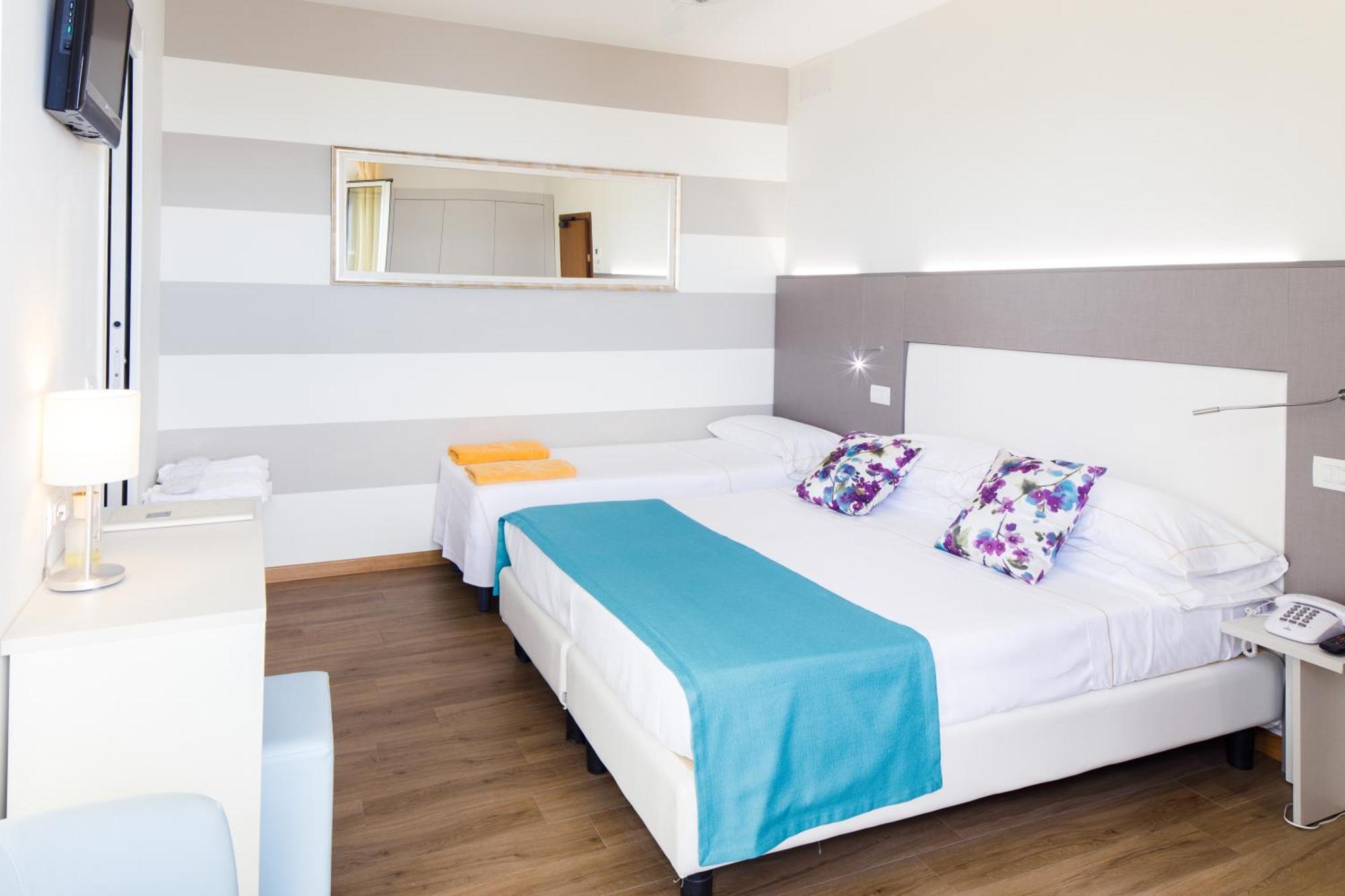Una Hotels Imperial Beach Hotel マロッタ エクステリア 写真
