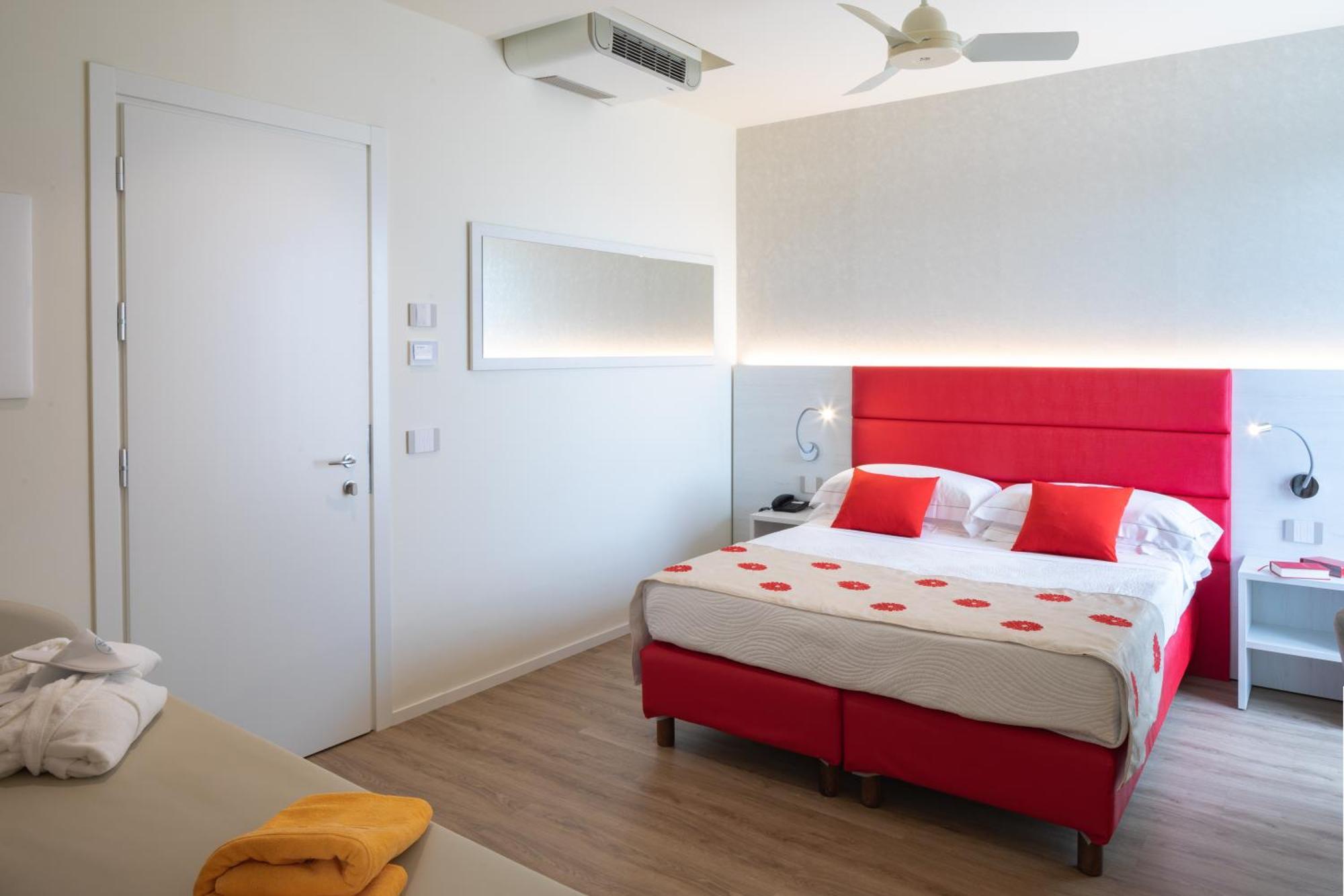 Una Hotels Imperial Beach Hotel マロッタ エクステリア 写真