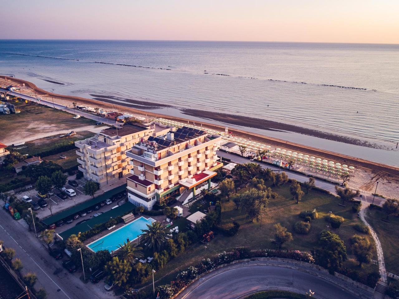 Una Hotels Imperial Beach Hotel マロッタ エクステリア 写真